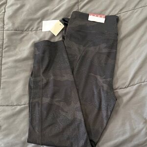 Aeropostale Dark Gray Camouflage Leggings